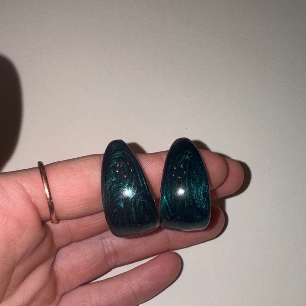 Emerald Green Marbled Resin Chunky Hoop Earrings Gold Tone Tapered Statement